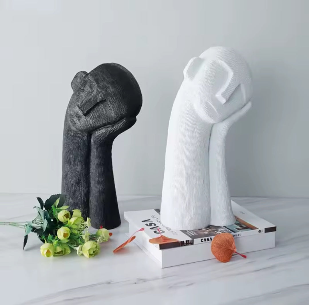 Schlafkopf-Skulptur