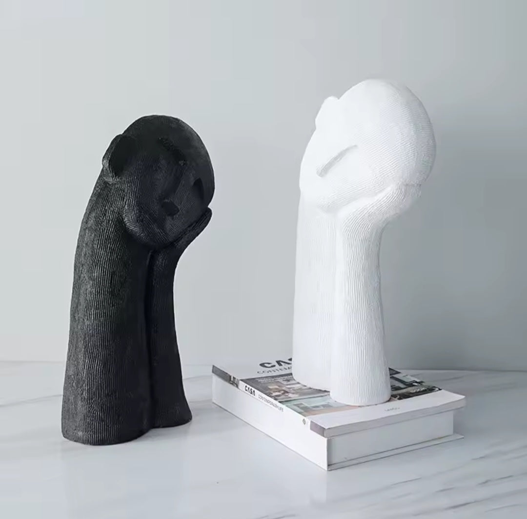 Schlafkopf-Skulptur